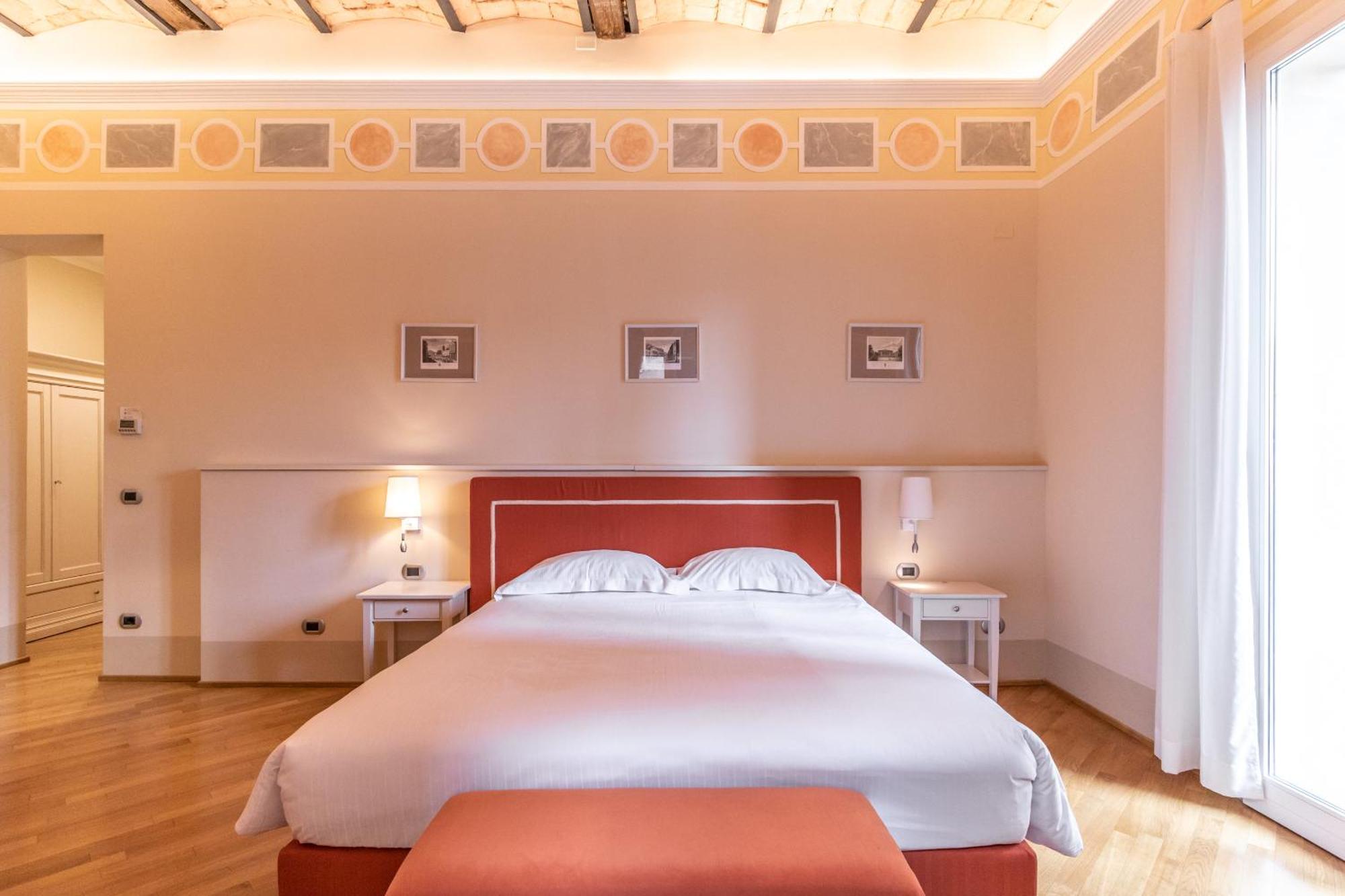 Casa Isolani Luxury Rooms Piazza Maggiore Bologna Exterior photo