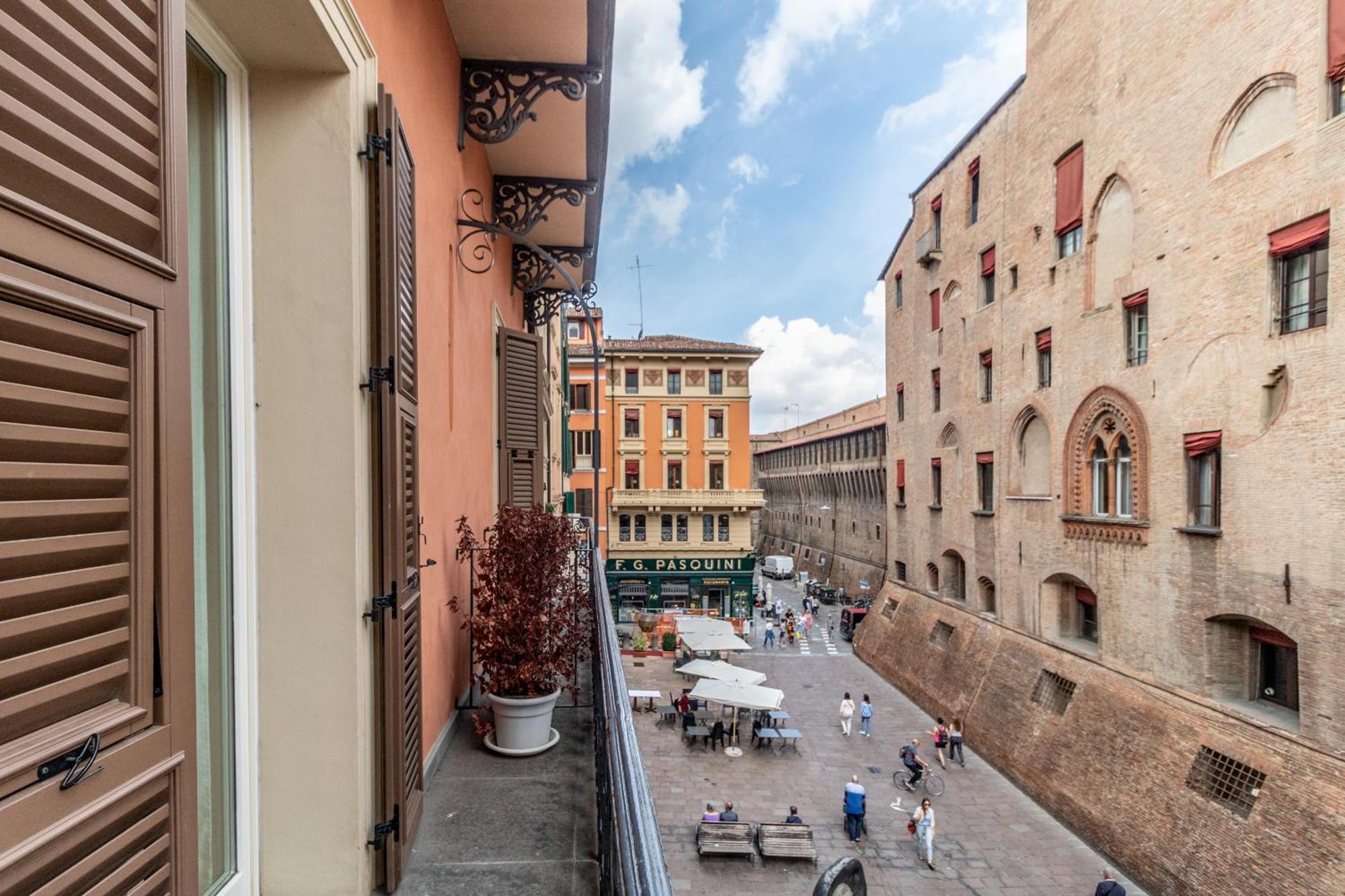 Casa Isolani Luxury Rooms Piazza Maggiore Bologna Exterior photo