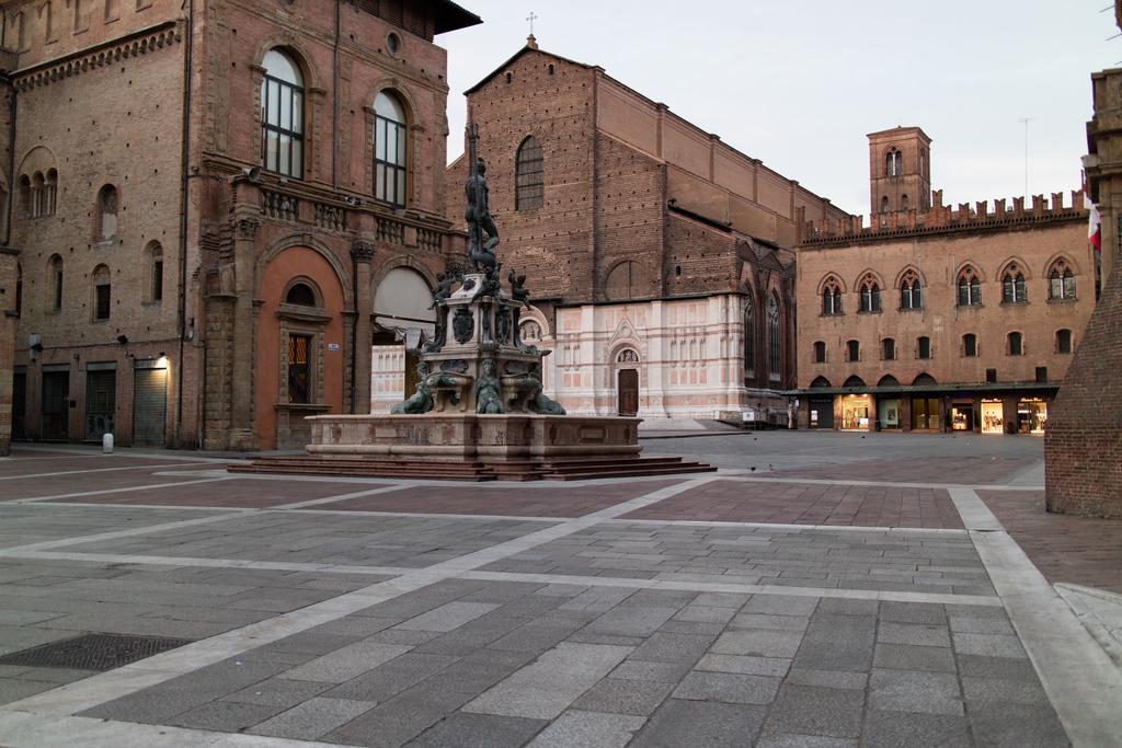 Casa Isolani Luxury Rooms Piazza Maggiore Bologna Exterior photo