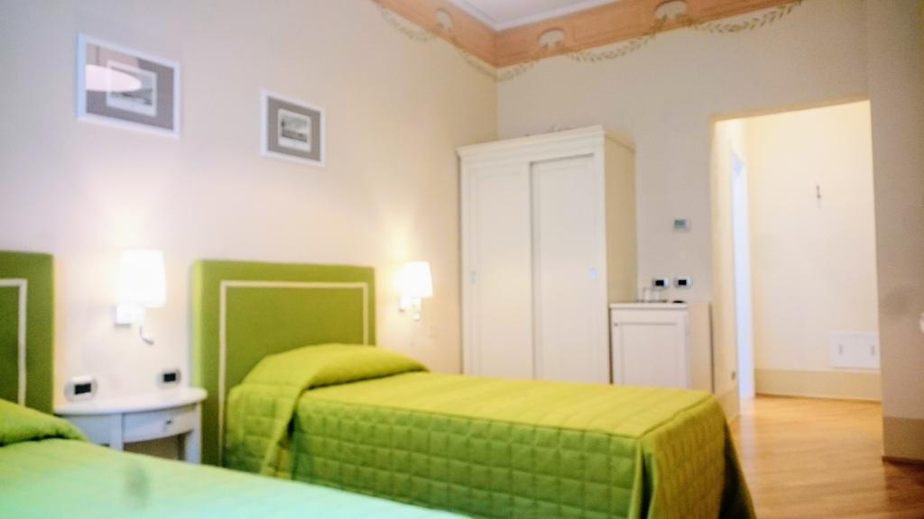 Casa Isolani Luxury Rooms Piazza Maggiore Bologna Exterior photo