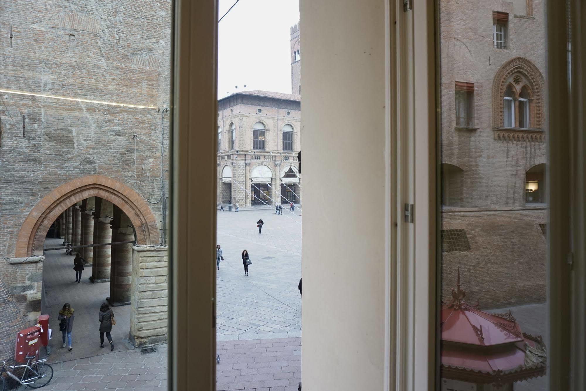 Casa Isolani Luxury Rooms Piazza Maggiore Bologna Exterior photo