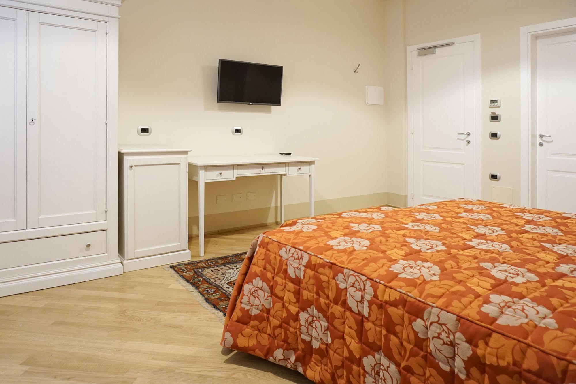 Casa Isolani Luxury Rooms Piazza Maggiore Bologna Exterior photo