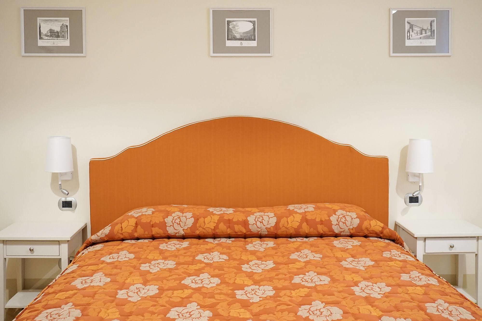 Casa Isolani Luxury Rooms Piazza Maggiore Bologna Exterior photo